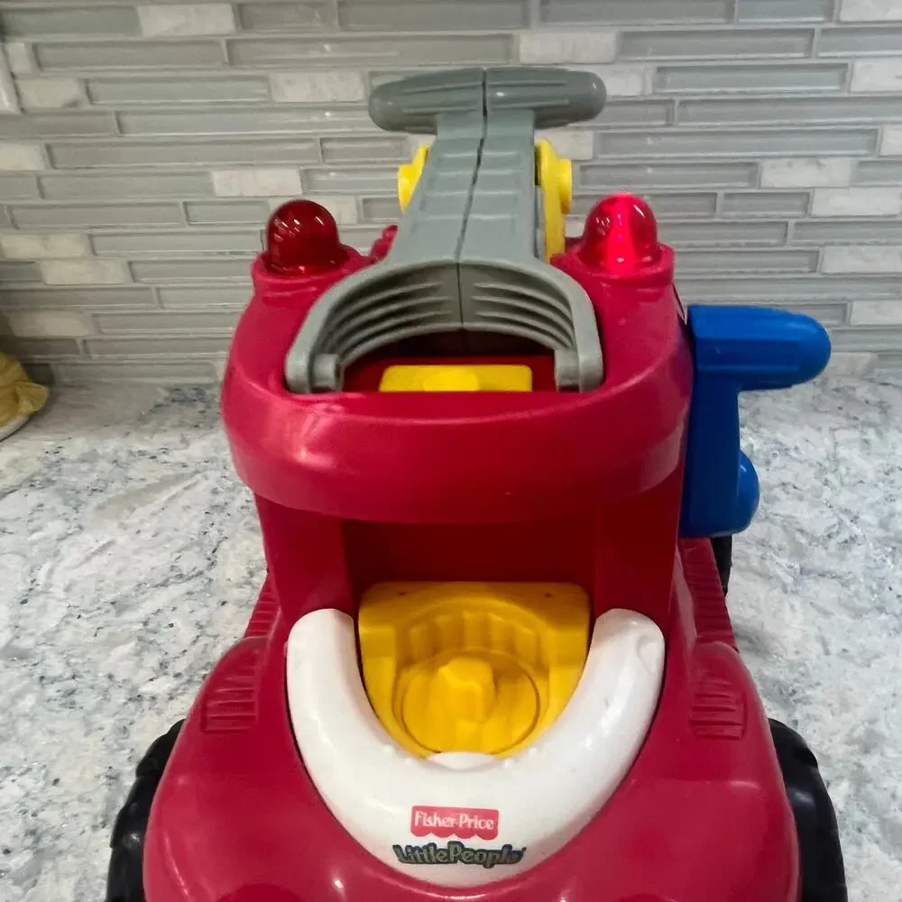 Vintage 2002 Fisher-Price Little People Talking Fire Truck Lights & Sounds